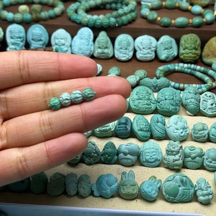 绿松石未镶嵌颈饰