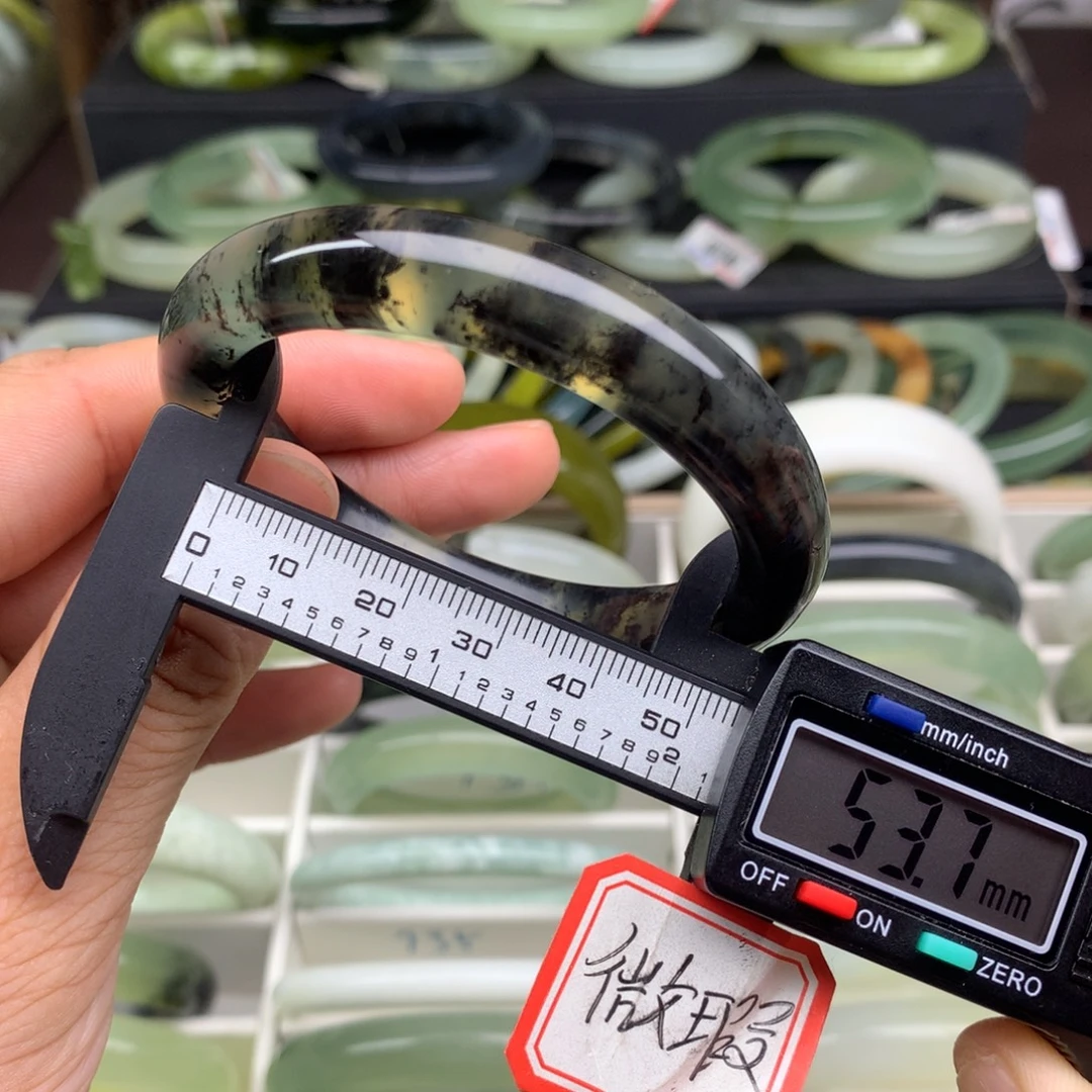懒****未镶嵌蛇纹石玉手镯2126