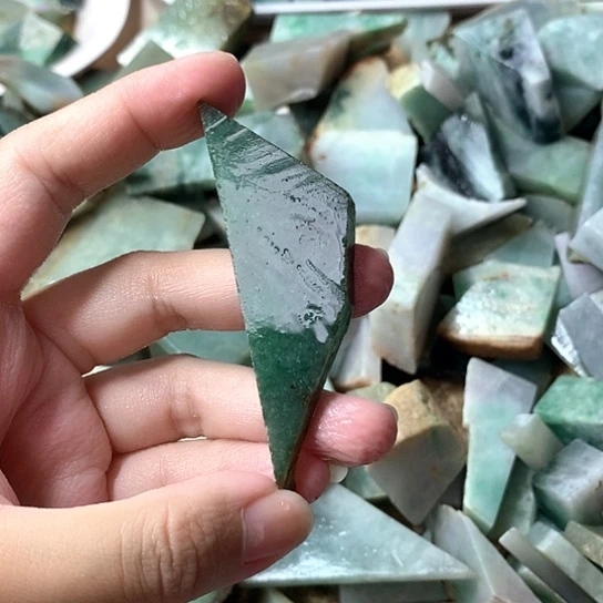 翡翠挂件未镶嵌?***o翡翠原石