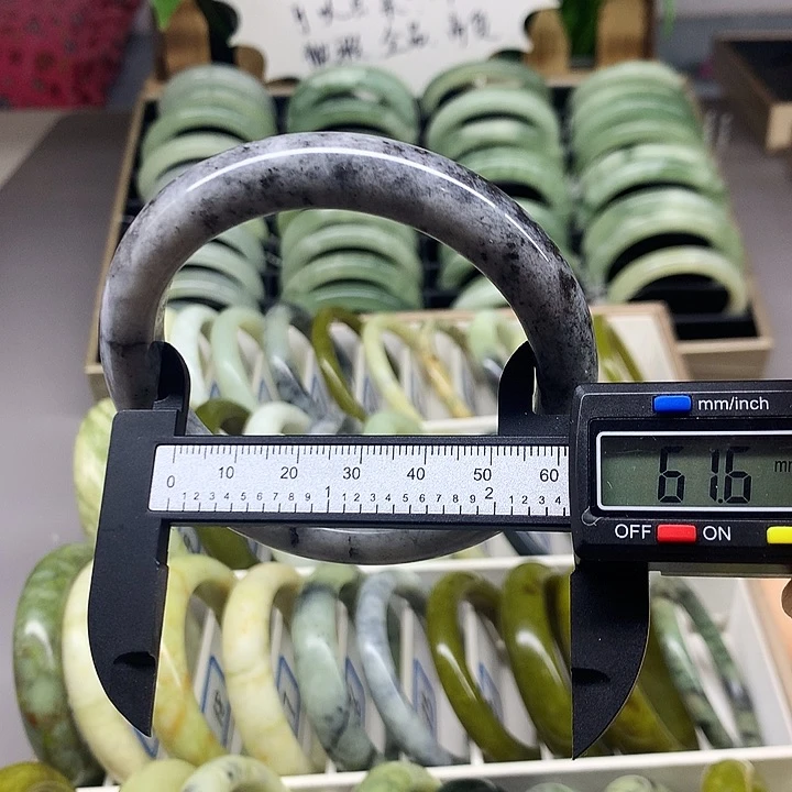未镶嵌蛇纹石玉手镯9