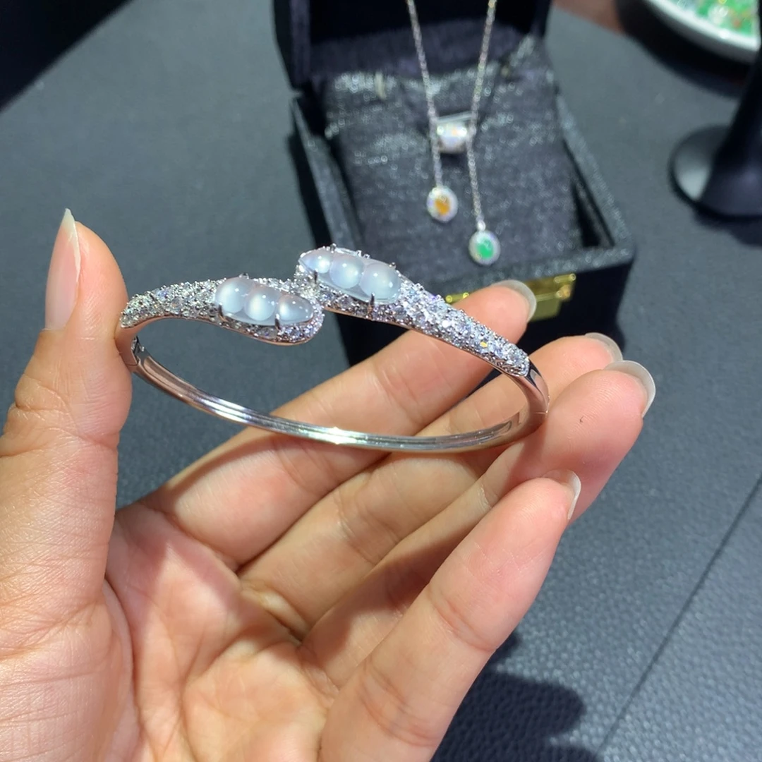 蒋***末翡翠银S925镶嵌颈饰