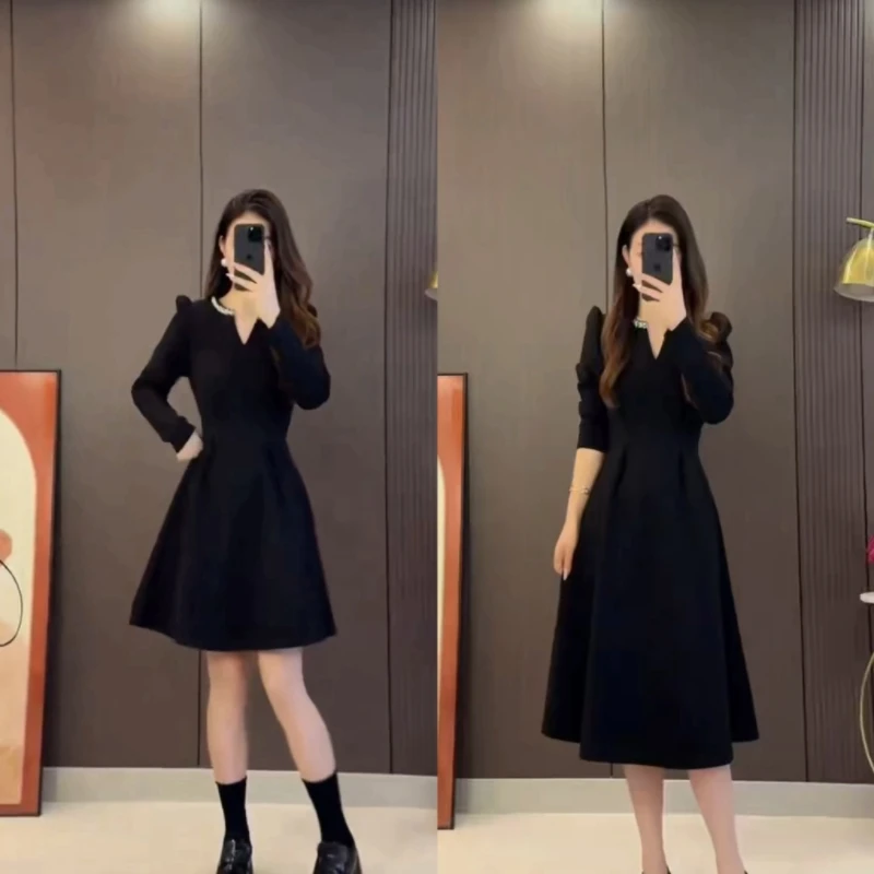 重工洋气黑色V领钉珠赫本风小个子A字法式显瘦连衣长裙
