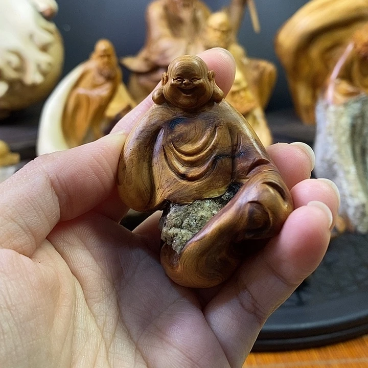 柏木（崖柏）卡石弥勒