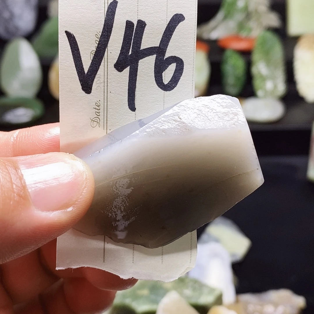 和田玉（糖玉）未镶嵌珠宝半成品一**阳