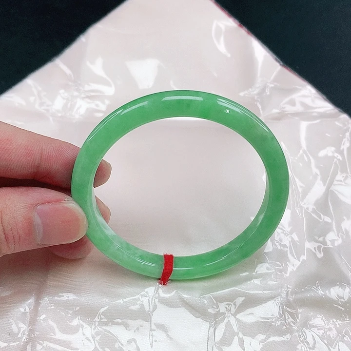 翡翠手镯未镶嵌圈52。4010
