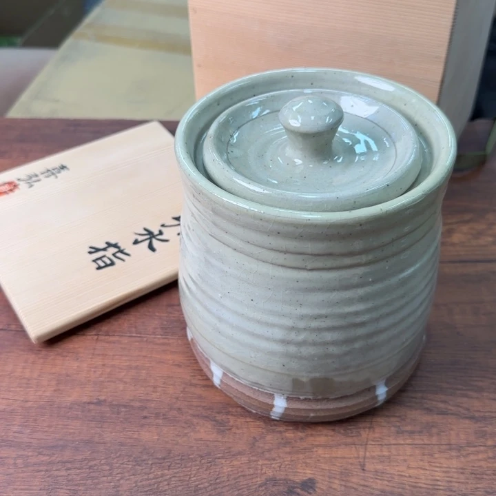 一个陶瓷物件哈哈哈哈