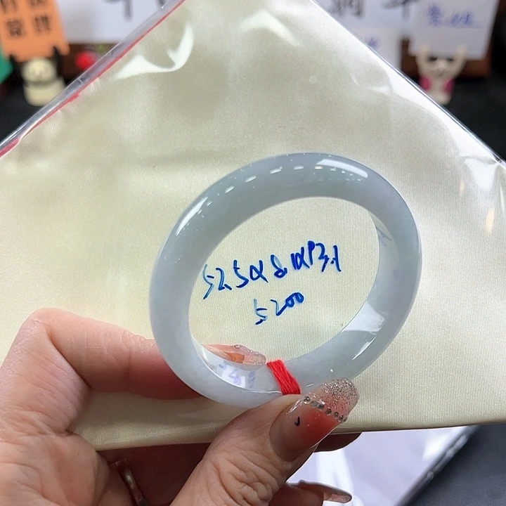 翡翠手镯未镶嵌晴绿