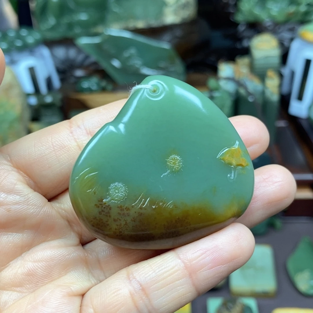 定***波岫岩河磨玉（透闪石质玉）未镶嵌把件