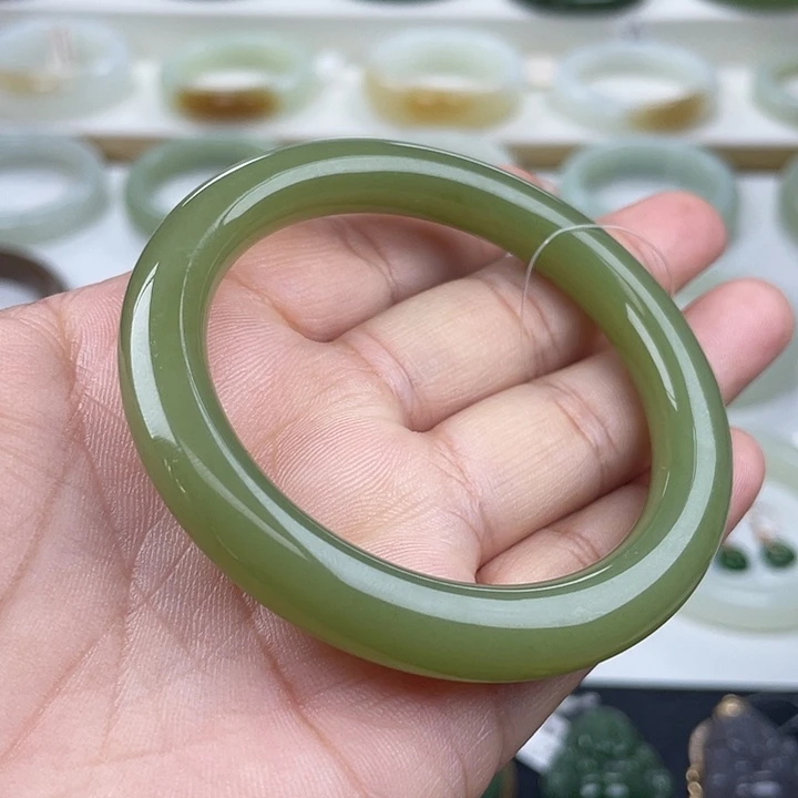 和田玉未镶嵌手镯1