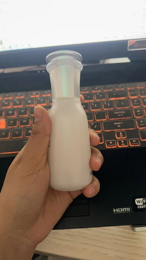 白松露鲜亮颜透润精华液