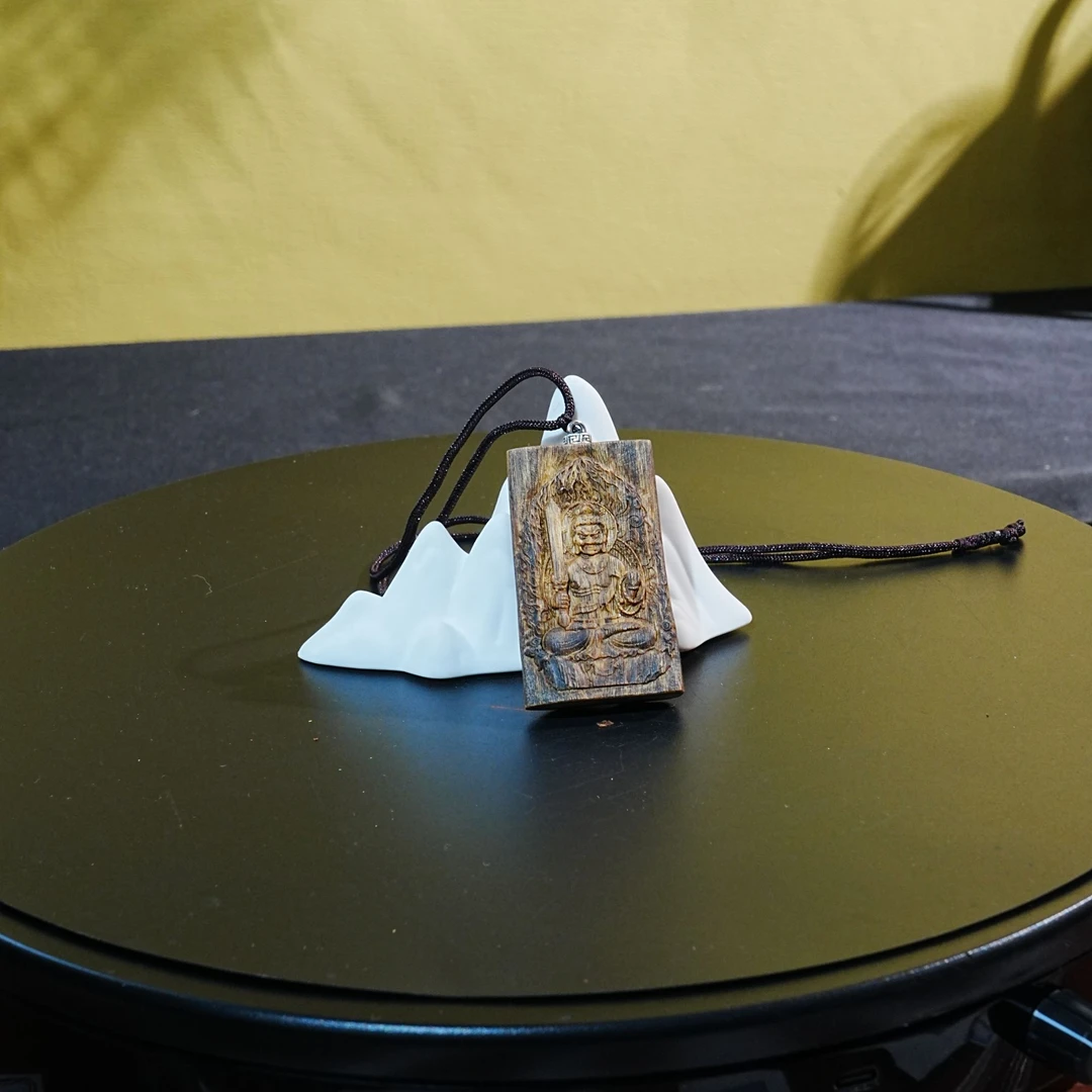 真腊菩萨棋软丝老料沉香雕刻件（不动明王）  13.42g   250908235 A