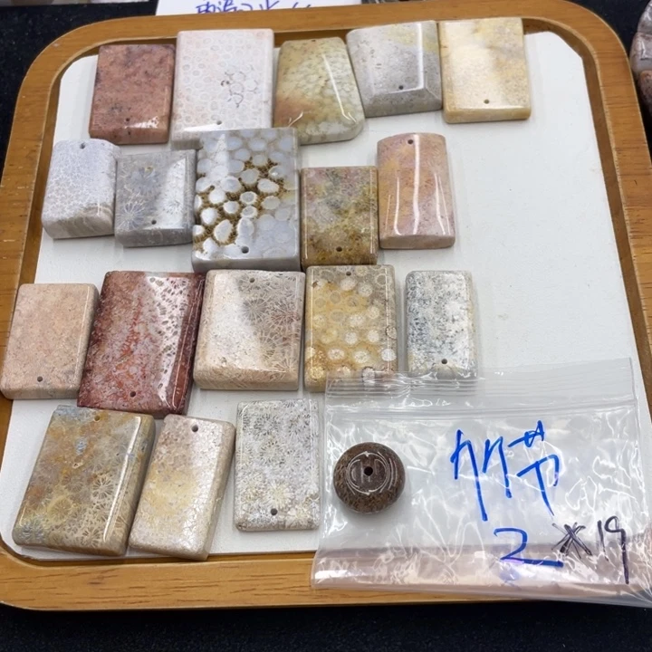 竹***节颈饰合金硅化珊瑚（珊瑚玉）