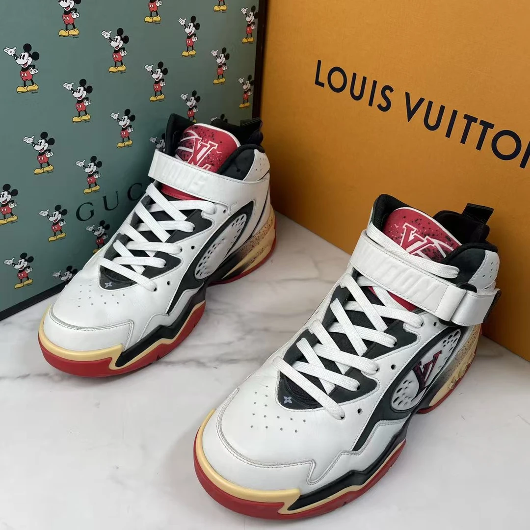 95新 LouisVuitton/路易威登 白色侧翼logo高帮运动篮球鞋/41码