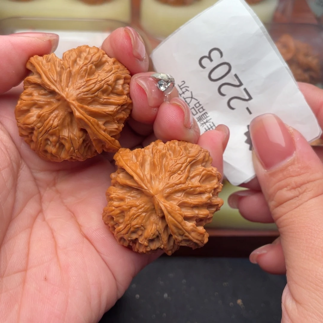 哥***轻文玩核桃把件41毕业苹果园