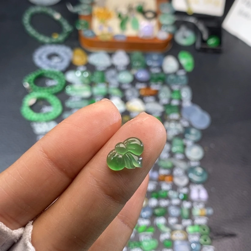 【闪购商品】翡翠挂件未镶嵌蝴蝶结