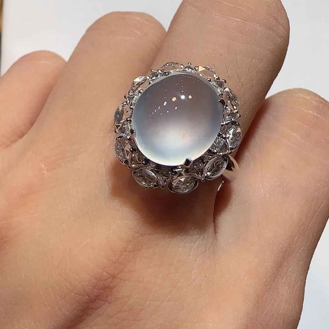 翡翠18K金镶嵌戒指蛋面