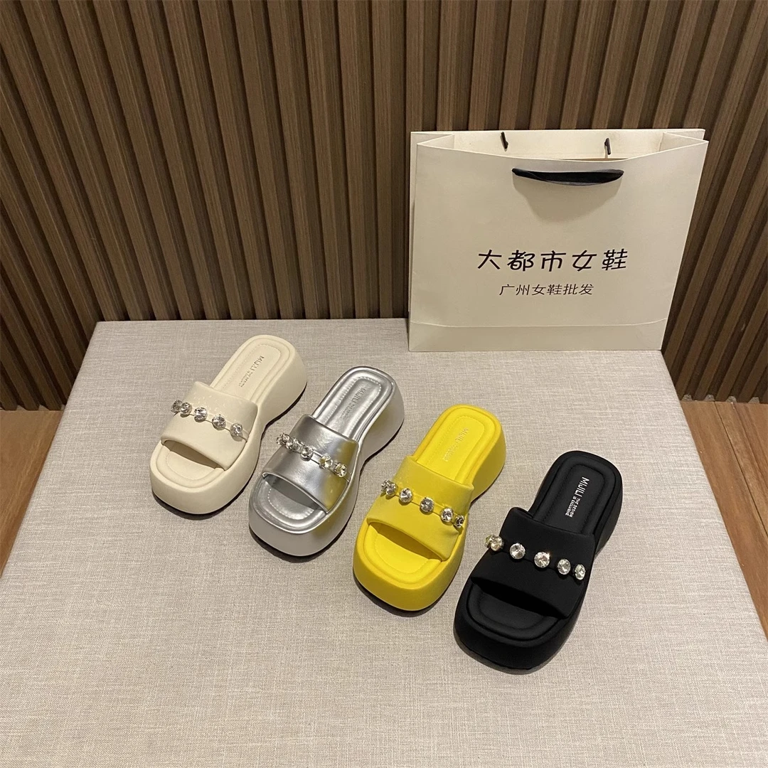 2025新款一字拖鞋女夏外穿松糕增高凉鞋厚底水钻沙滩凉拖鞋女外穿