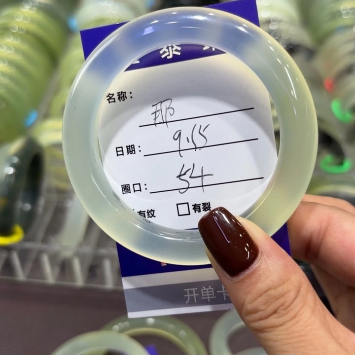 那***️未镶嵌岫玉手镯天然