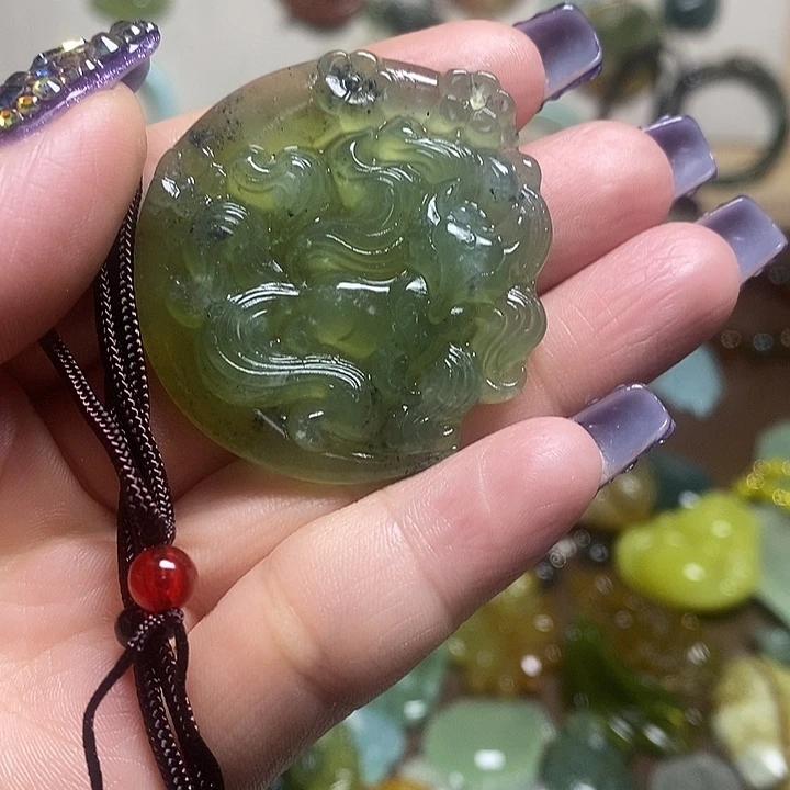 蛇纹石玉吊坠未镶嵌