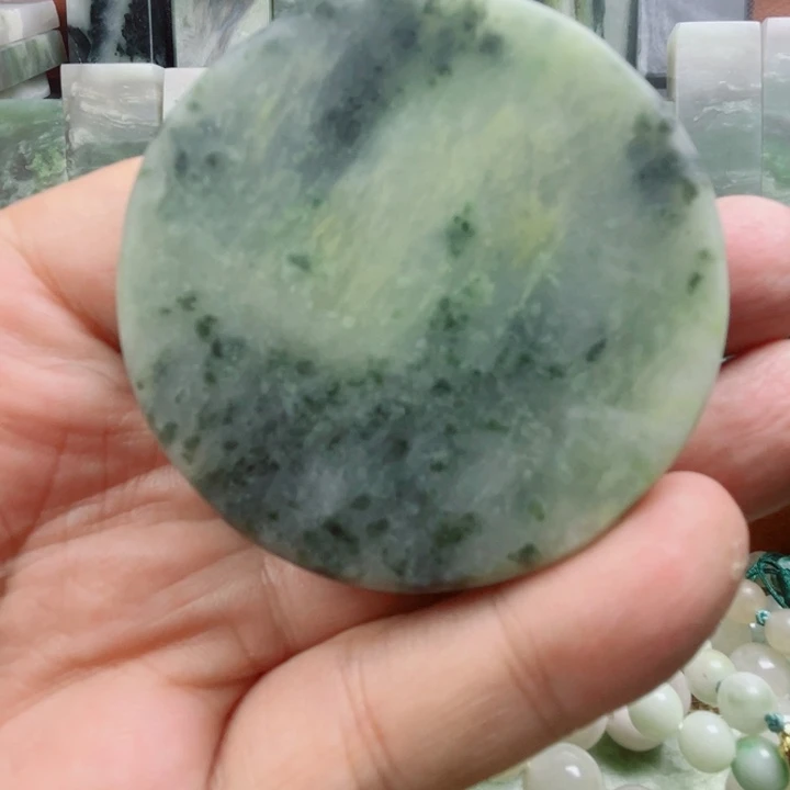独山玉未镶嵌颈饰