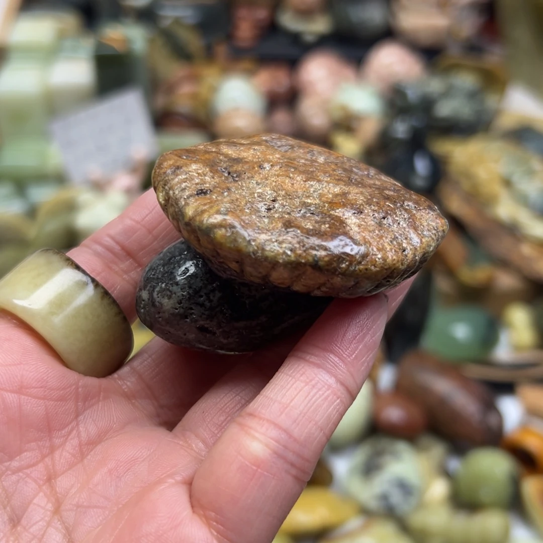 岫岩河磨玉（透闪石质玉）未镶嵌颈饰河磨玉大蘑菇没眼