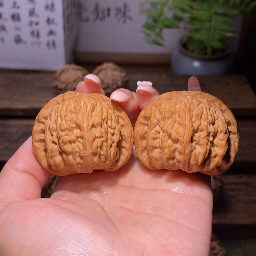 文玩核桃吊坠全品43闷白狮子头