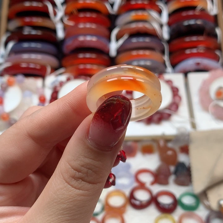 玛瑙/玉髓手镯未镶嵌八****?