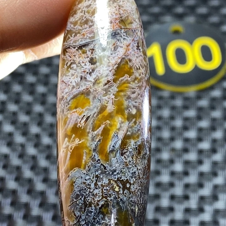 樂***聽未镶嵌颈饰玛瑙/玉髓