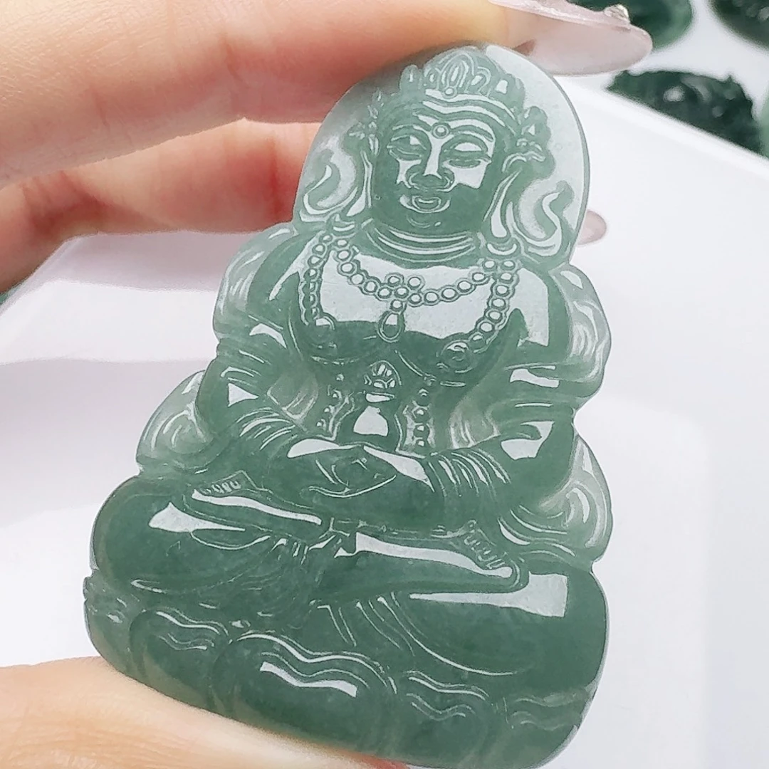 翡翠未镶嵌颈饰多样性发其一