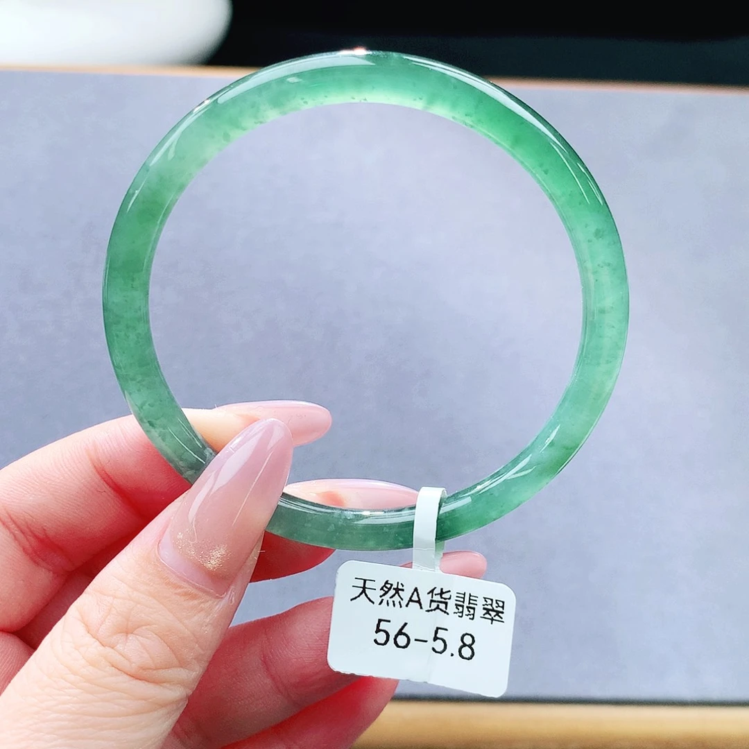 未镶嵌手镯（圆镯）翡翠