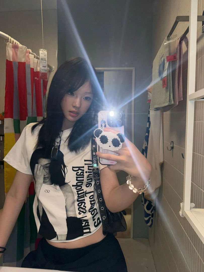 美式复古辣妹人物印花正肩短袖T恤女夏季新款设计感修身短款上衣