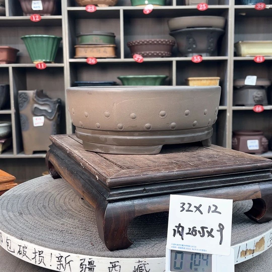 紫砂花盆冷*夜紫砂的颜色很