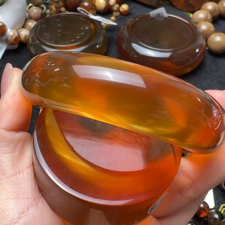 呦***澜琥珀未镶嵌珠宝奇石