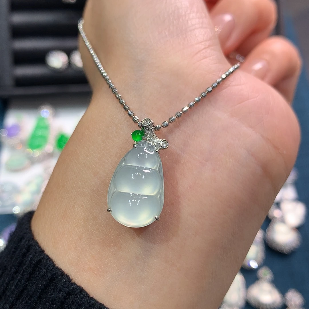 翡翠18K金镶嵌颈饰