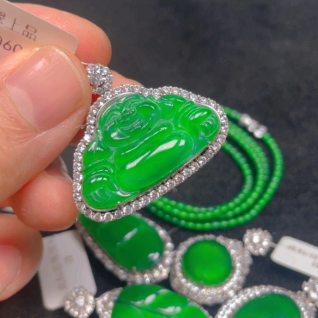 【闪购商品】颈饰银S925镶嵌翡翠吊坠