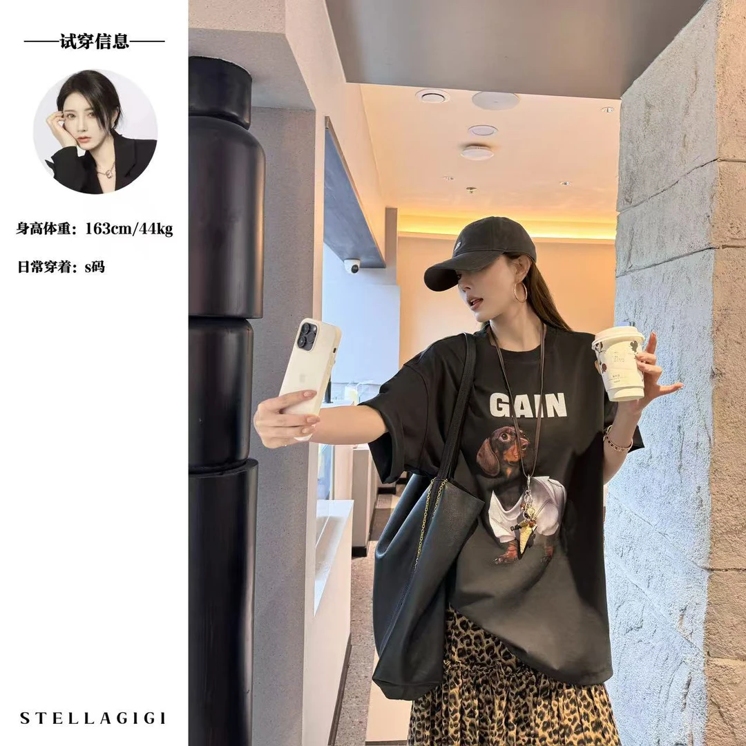 SG / 杨依姗 SS腊肠小狗字母印花时髦百搭短袖T恤T-20250674