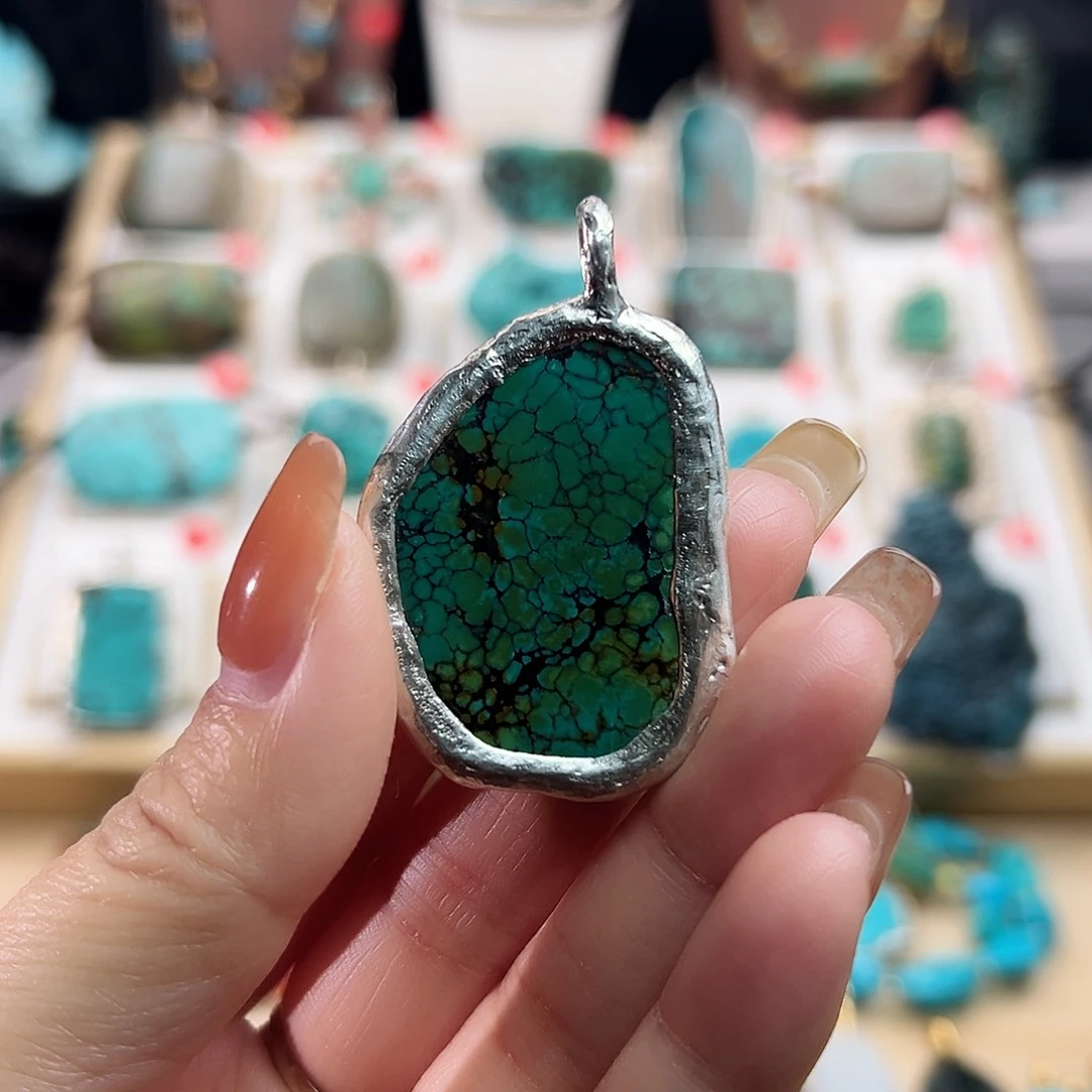 绿松石未镶嵌颈饰