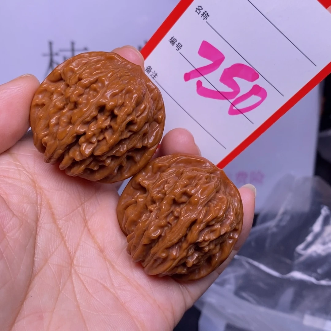 看***间文玩核桃把件750，39四座楼
