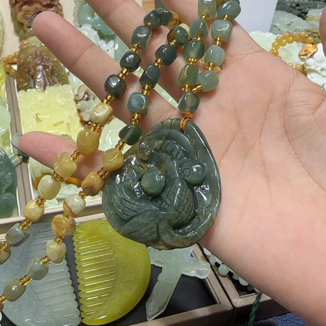 未镶嵌蛇纹石玉吊坠