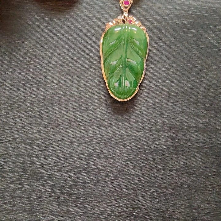 颈饰18K金镶嵌和田玉仓库