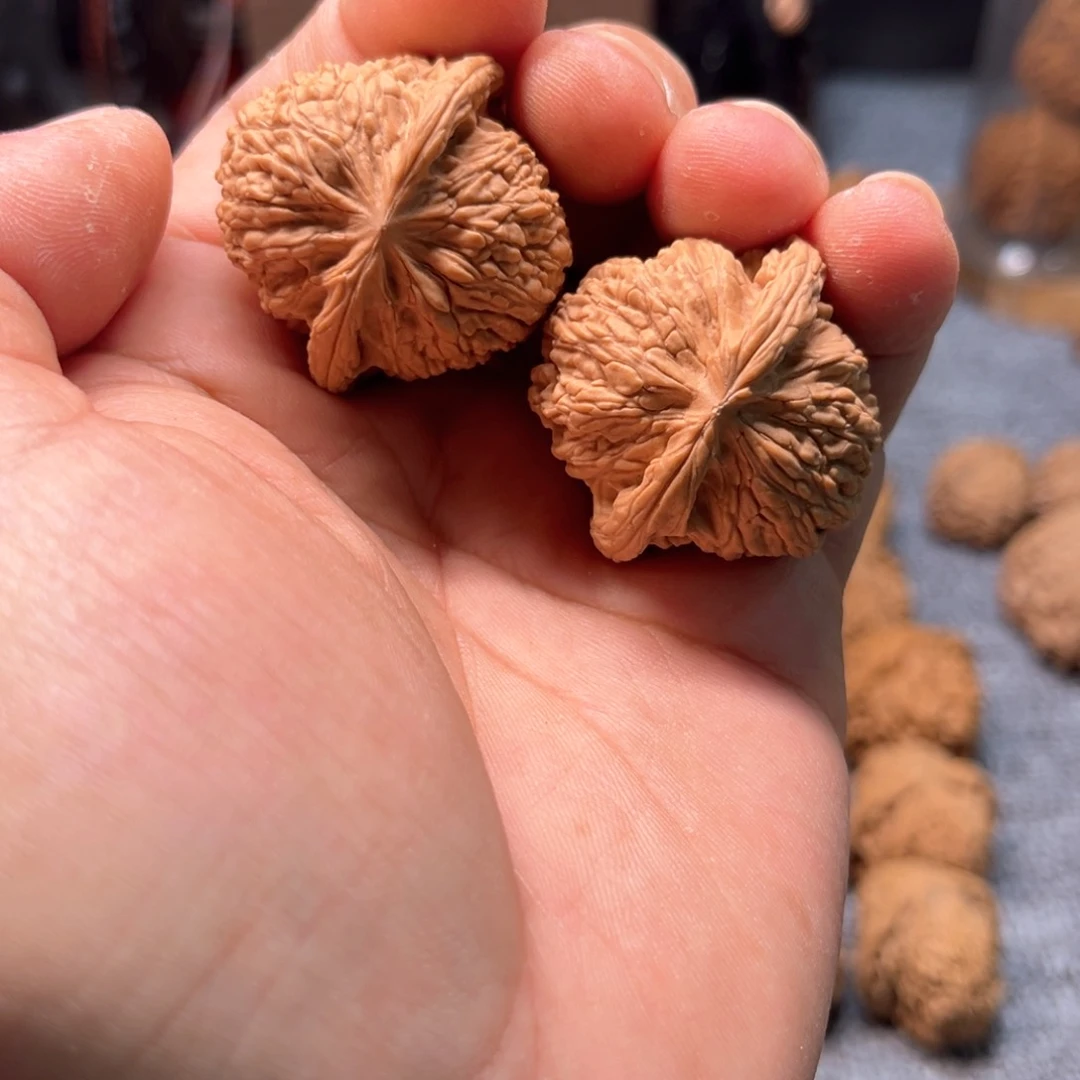 文玩核桃把件密纹狮子头全品