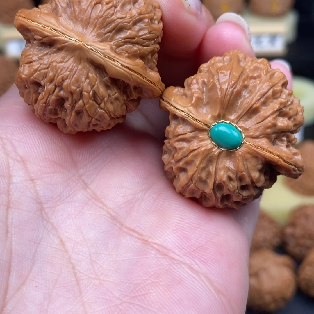 文玩核桃吊坠血麒麟36