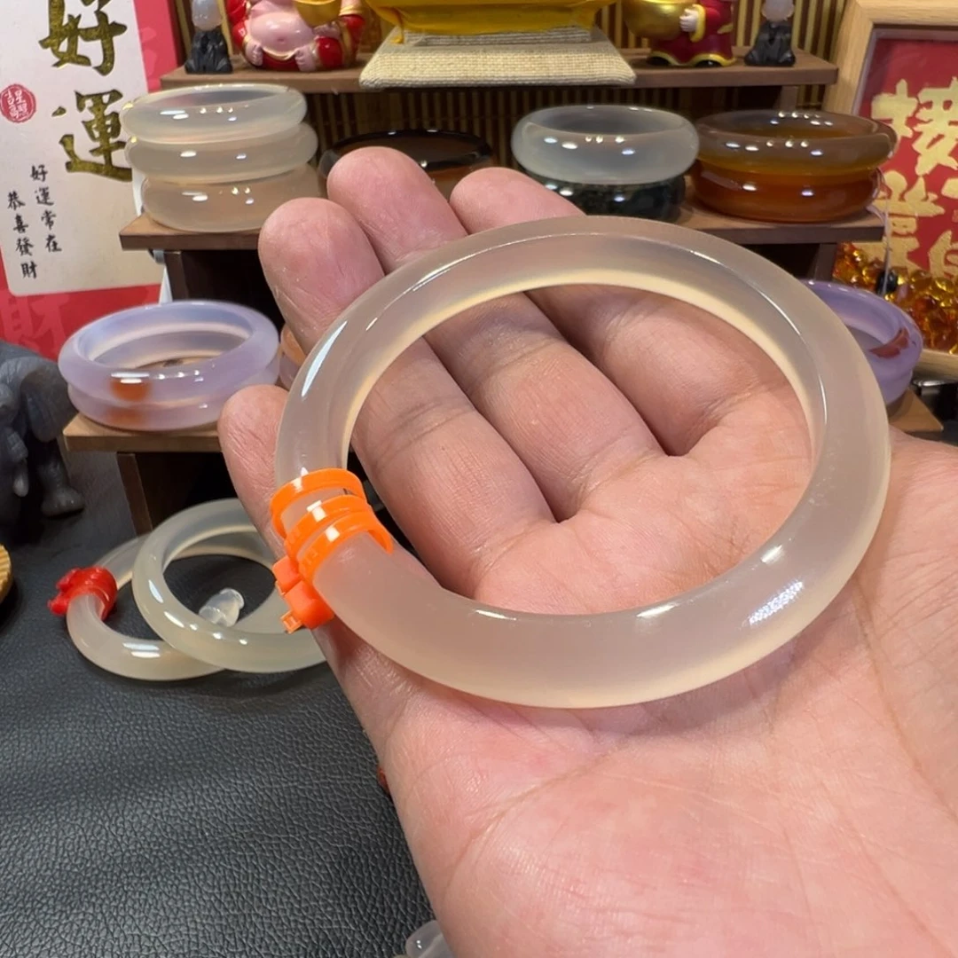 程***依玛瑙/玉髓手镯未镶嵌