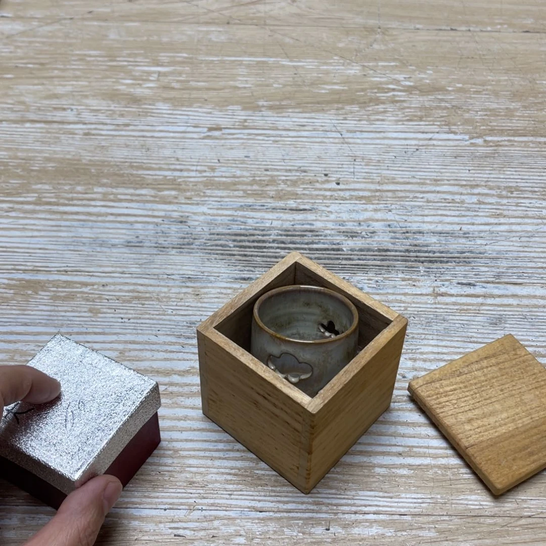 瓷片雨**峰密密麻麻地排列着