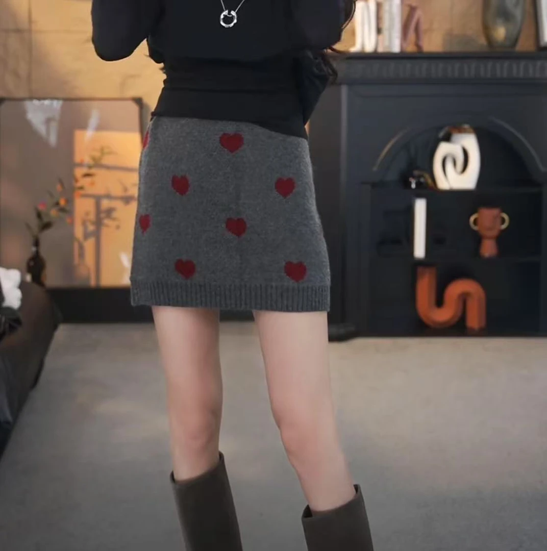 【格小姐】5622-2秋新款欧版潮流时尚百搭爱心A字版显瘦针织半身裙