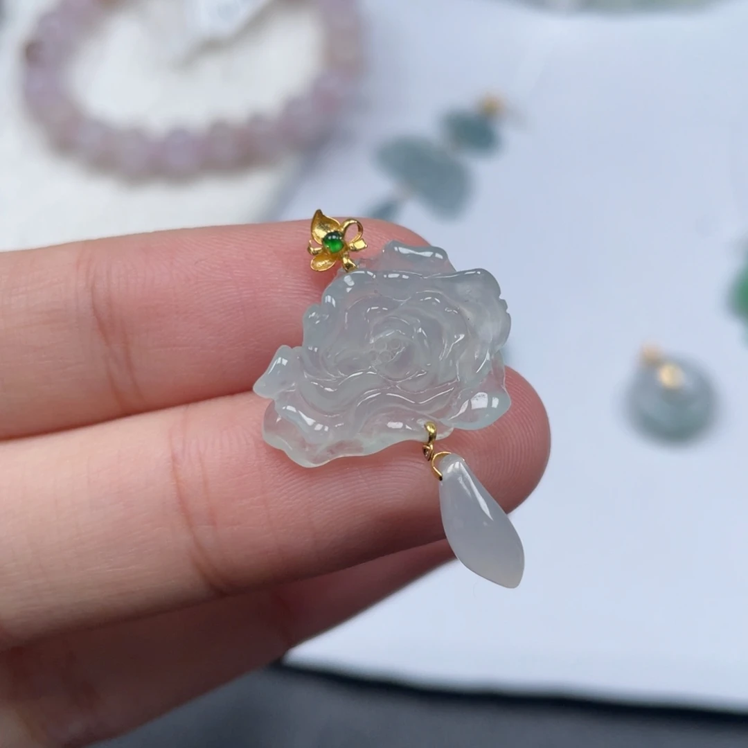 翡翠18K金镶嵌颈饰天然A货缅甸翡翠