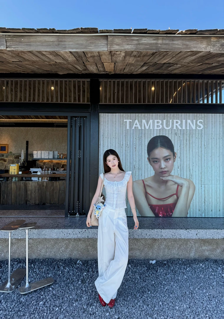 2025夏季新款韩系甜美一字领荷叶花边上衣高腰气质休闲裤两件套装