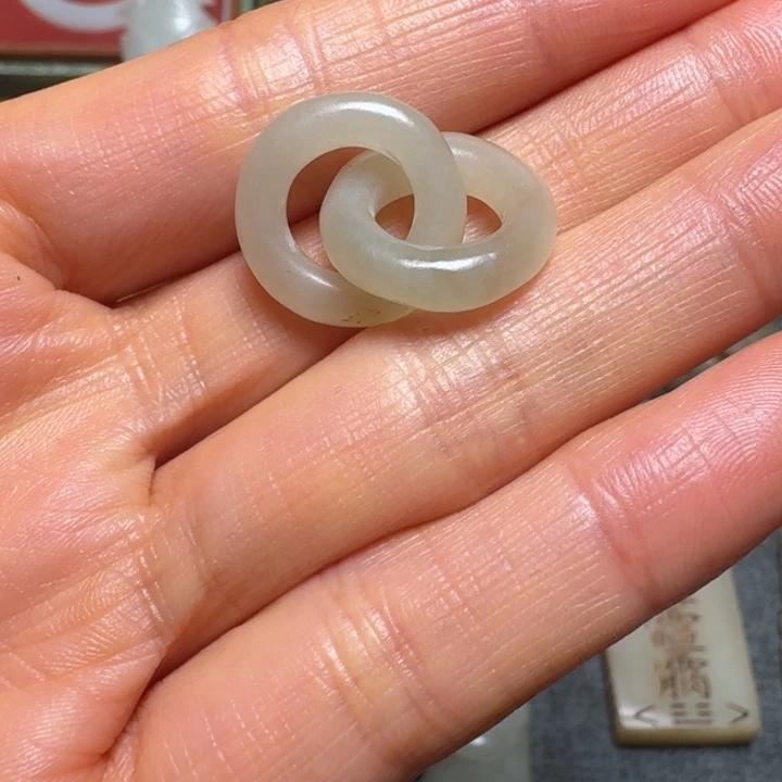 和田玉（糖玉）未镶嵌把件