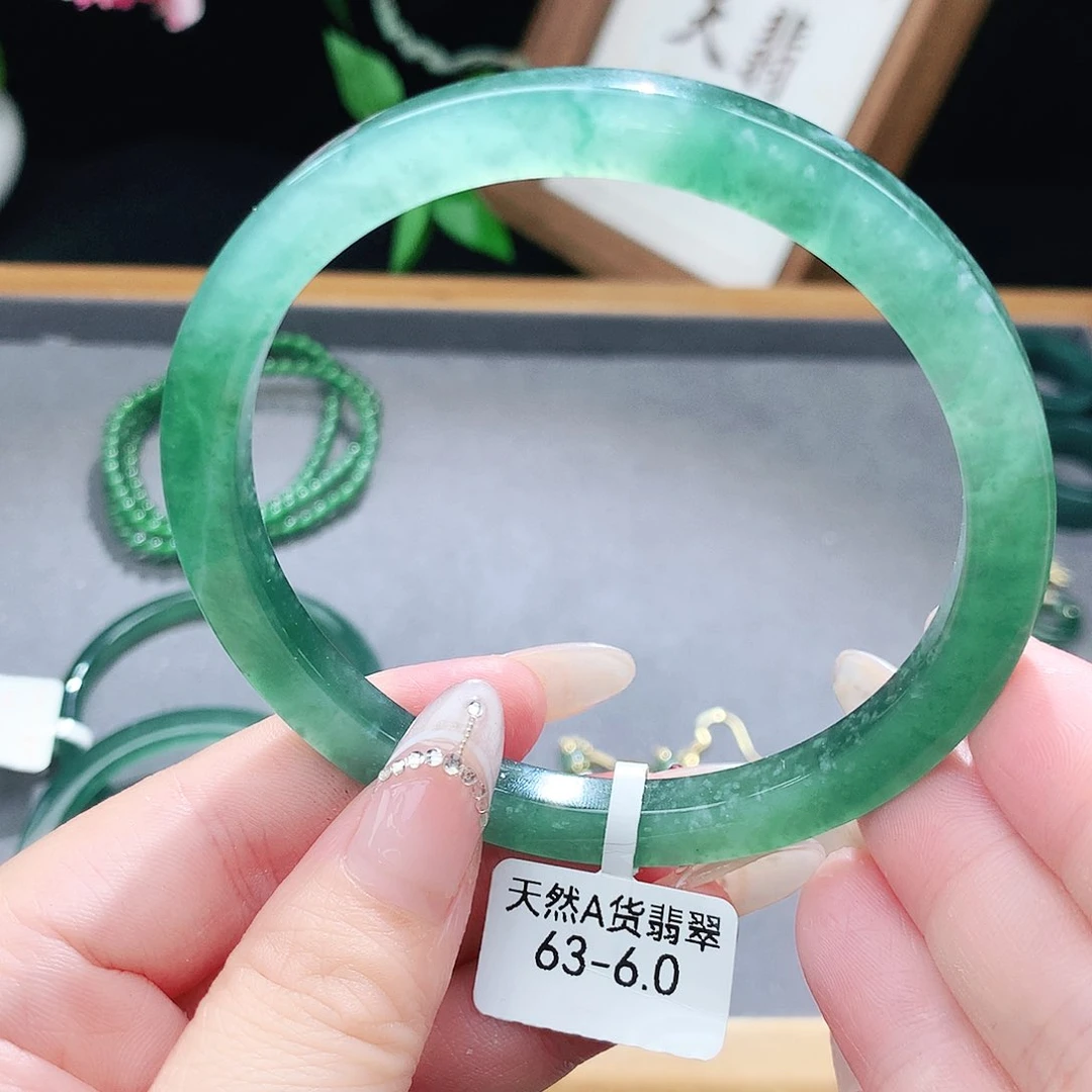 翡翠手镯（圆镯）未镶嵌