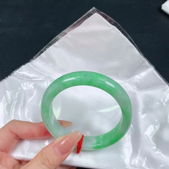 翡翠手镯未镶嵌天然翡翠手镯04